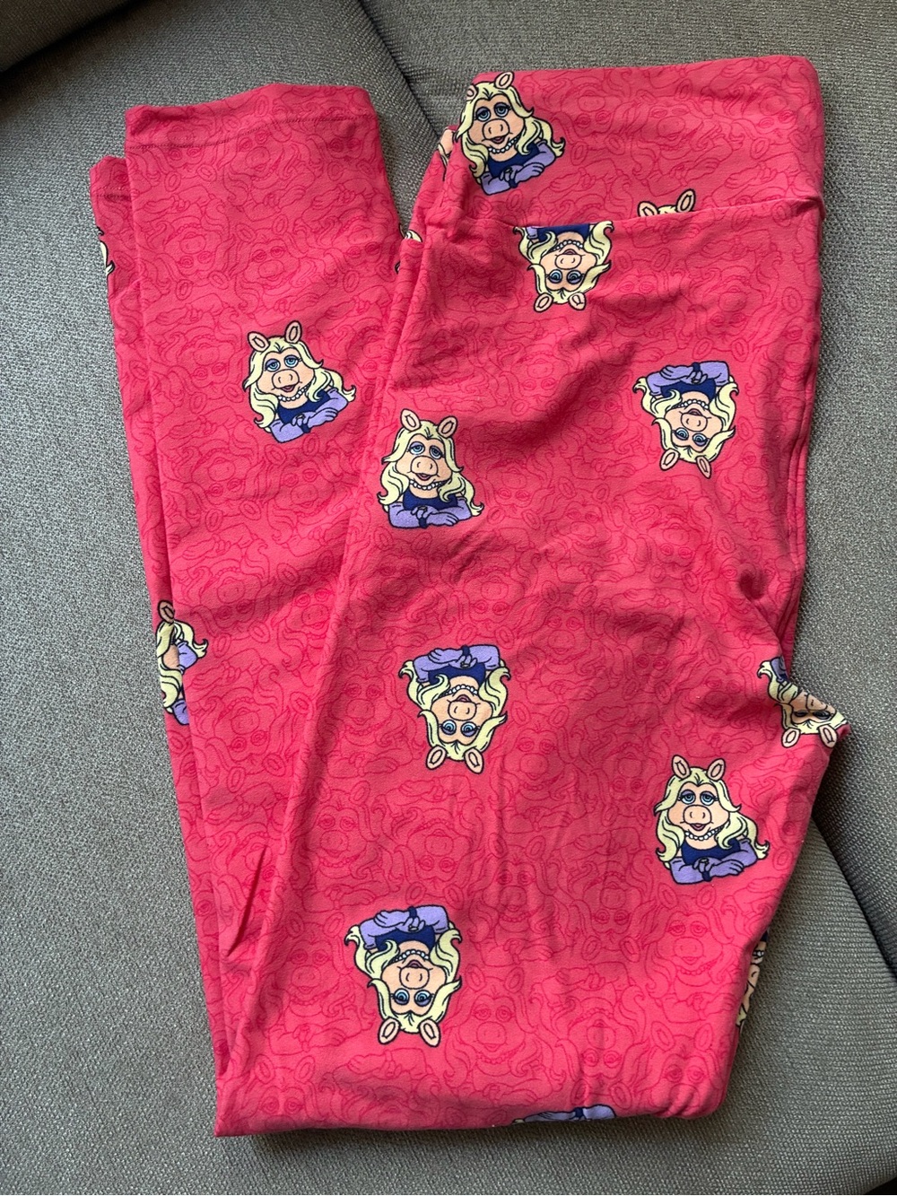 LuLaRoe Bright Pink Miss Piggy Print Leggings